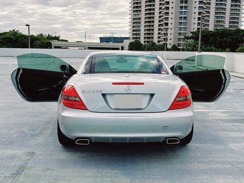 Used 2009 Mercedes-Benz SLK 300 image 10