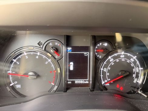 Used 2021 Toyota 4Runner SR5 Premium w/ Moonroof Package RWD image 22
