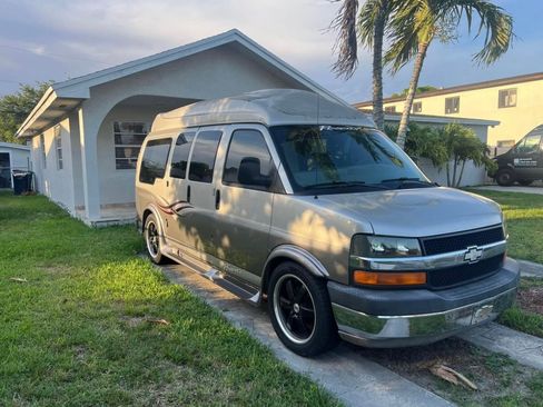 Used 2006 Chevrolet Express 1500 w/ Preferred Equipment Group image 1
