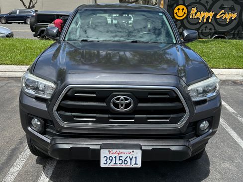 Used 2017 Toyota Tacoma SR5 w/ SR5 Appearance Package (SM) RWD image 1