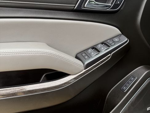 Used 2019 Chevrolet Suburban LT w/ Luxury Package image 29