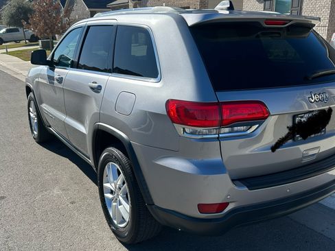 Used 2018 Jeep Grand Cherokee Laredo image 5