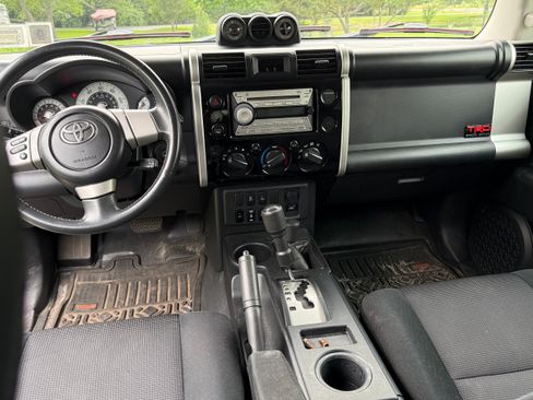 Used 2007 Toyota FJ Cruiser 4WD w/ TRD Special Edition image 9
