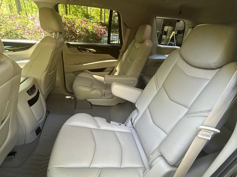 Used 2019 Cadillac Escalade Luxury image 11