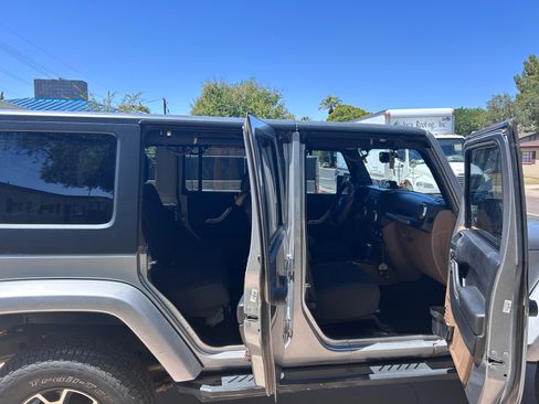Used 2016 Jeep Wrangler Unlimited Sahara w/ Max Tow Package AWD/4WD image 19