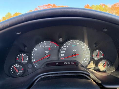 Used 1999 Chevrolet Corvette Coupe image 10