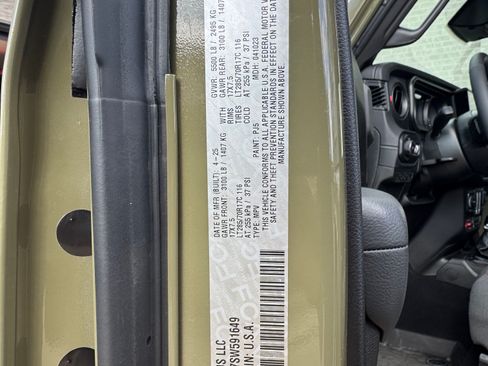 Used 2025 Jeep Wrangler Rubicon w/ Steel Bumper Group image 14