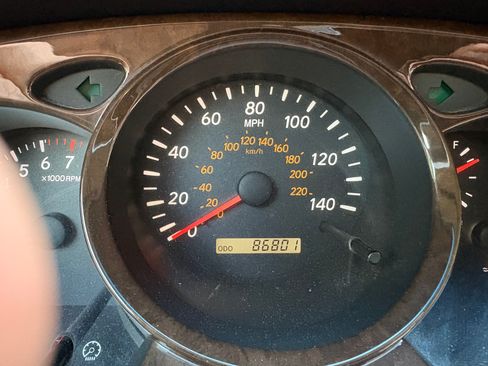 Used 2003 Toyota Highlander Limited FWD image 2