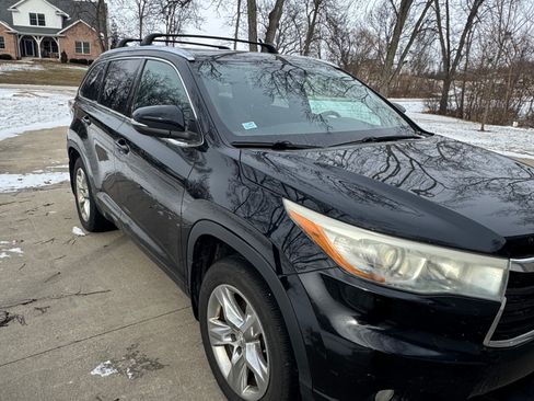 Used 2015 Toyota Highlander Limited w/ Driver Technology Package image 2