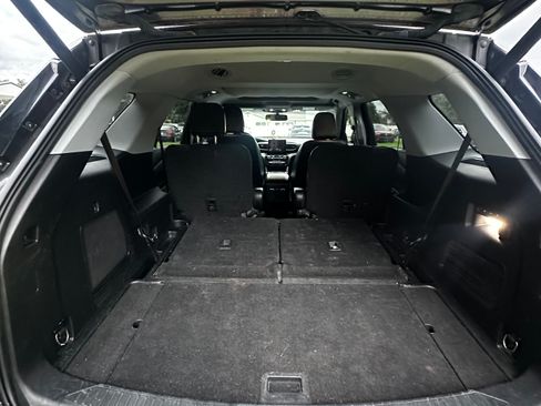 Used 2021 Ford Explorer Limited w/ Equipment Group 301A RWD image 12