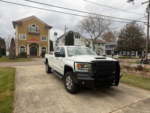 Used 2017 GMC Sierra 3500 Denali w/ Duramax Plus Package image 4