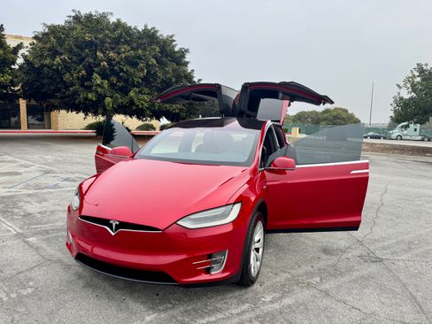 Used 2017 Tesla Model X 75D image 5