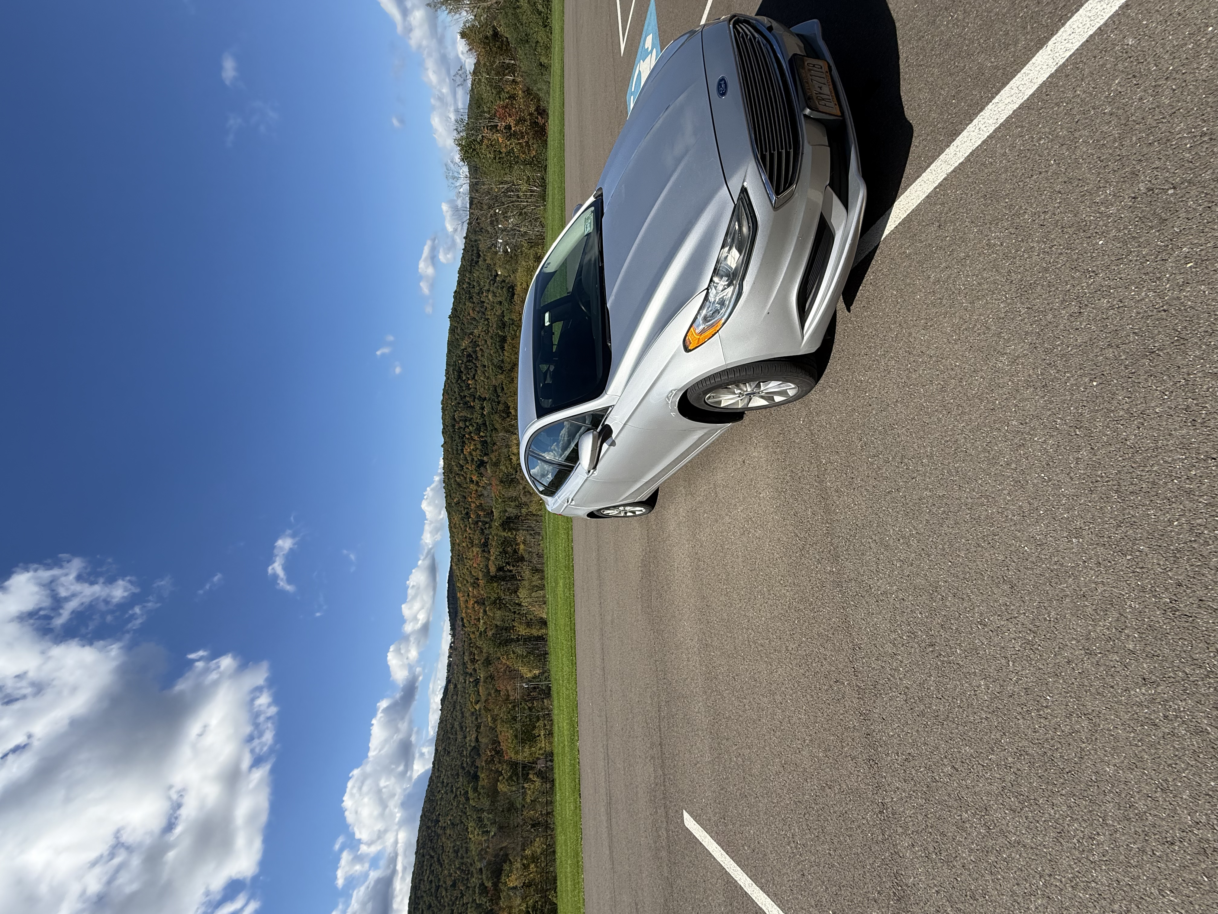 Used 2017 Ford Fusion SE w/ Fusion SE Technology Package FWD image 1