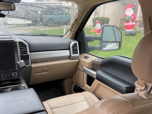 Used 2017 Ford F250 Lariat w/ Lariat Ultimate Package image 8