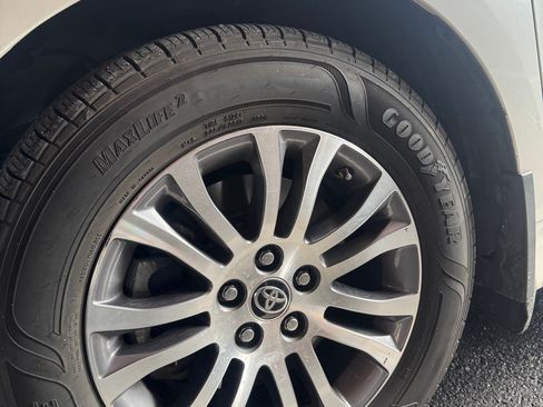 Used 2020 Toyota Sienna XLE Premium image 16