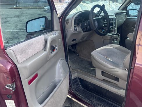 Used 2003 Chevrolet Astro w/ LS Preferred Equipment Group RWD image 11