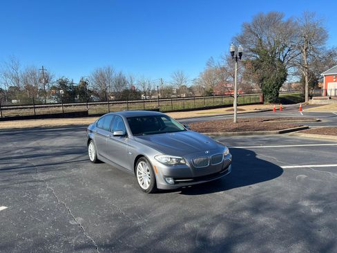 Used 2011 BMW 550i Sedan image 4