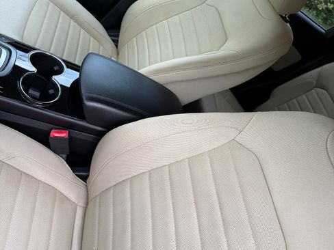 Used 2016 Ford Edge SE image 14