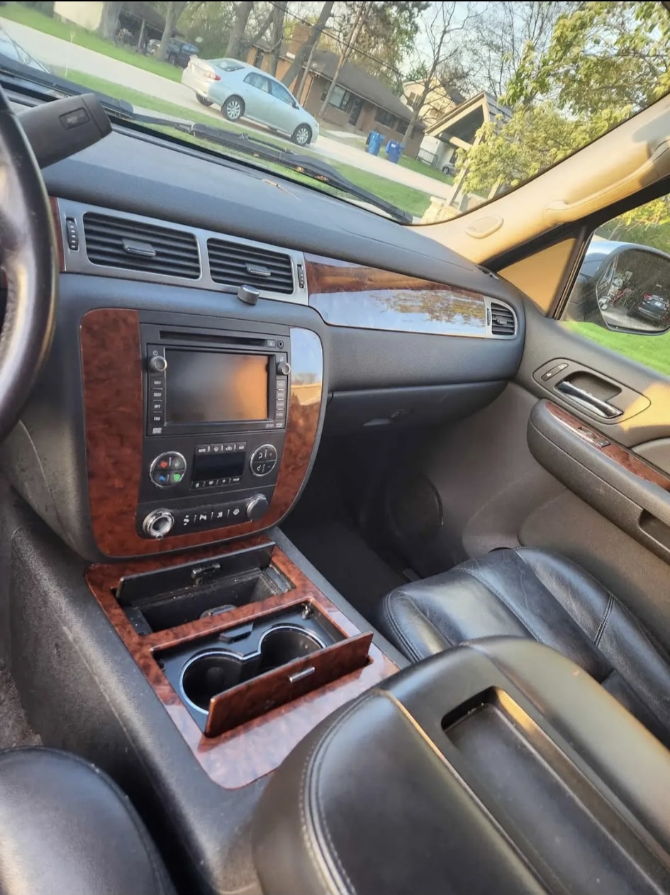 Used 2007 Chevrolet Tahoe LTZ w/ LTZ Preferred Equipment Group AWD/4WD image 9