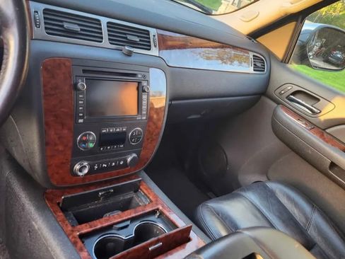 Used 2007 Chevrolet Tahoe LTZ w/ LTZ Preferred Equipment Group AWD/4WD image 9