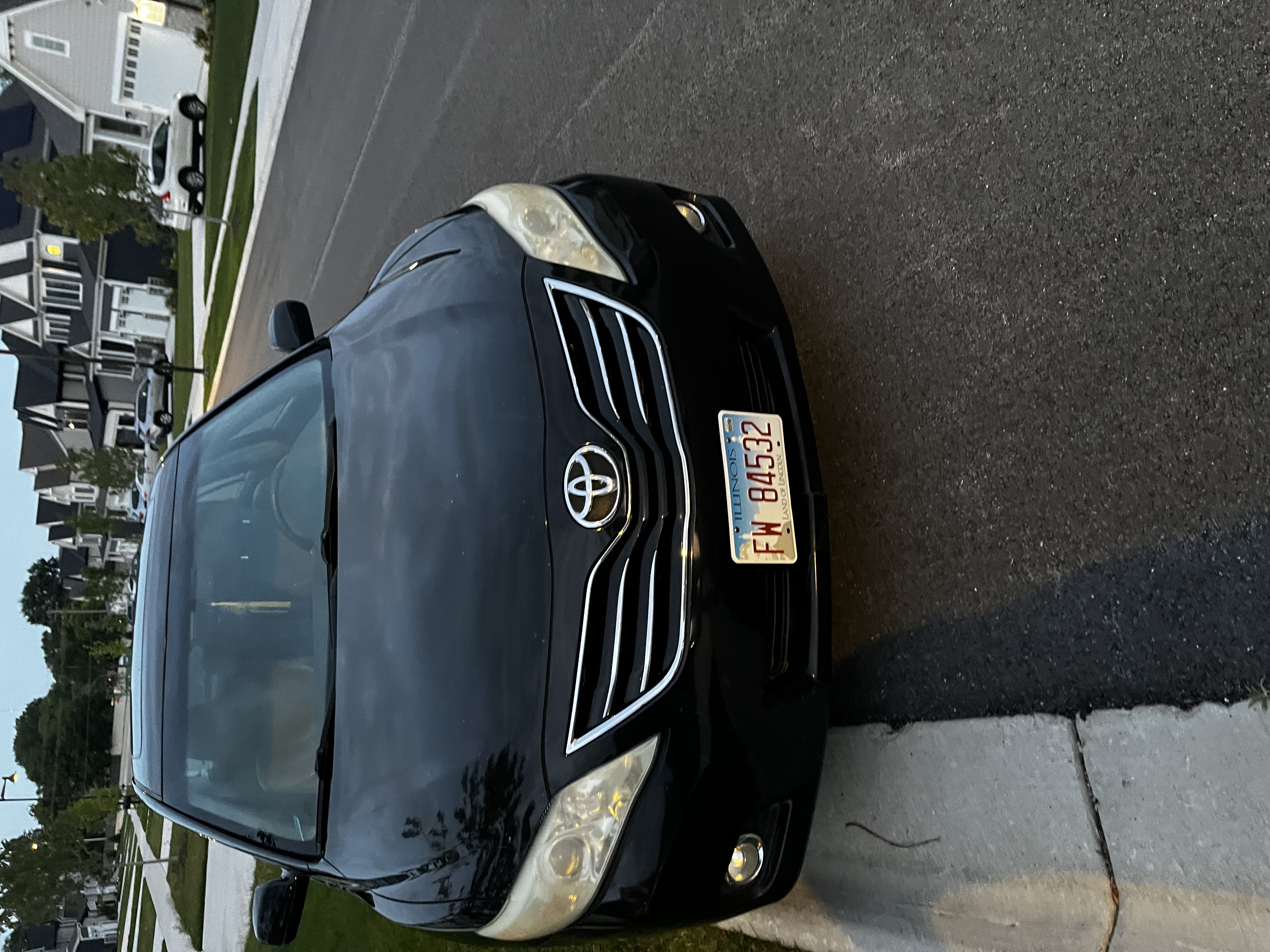 Used 2011 Toyota Camry XLE w/ SE/XLE Extra-Value Pkg FWD image 1