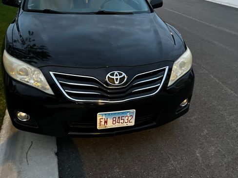Used 2011 Toyota Camry XLE w/ SE/XLE Extra-Value Pkg FWD image 1