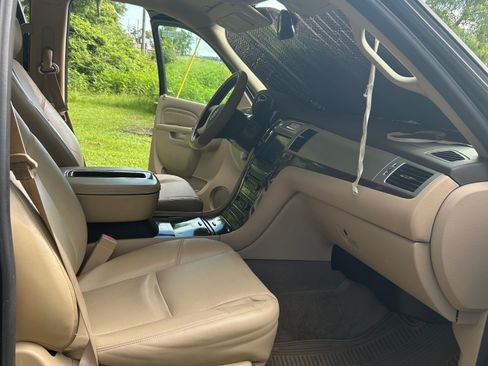 Used 2013 Cadillac Escalade ESV Luxury RWD image 10