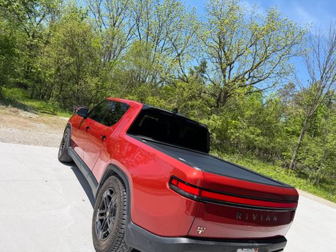 Used 2023 Rivian R1T Adventure AWD/4WD image 6