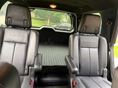 Used 2017 Ford Expedition Platinum AWD/4WD image 20
