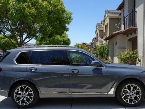 Used 2025 BMW X7 xDrive40i w/ Dynamic Handling Package AWD/4WD image 2