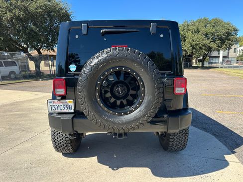 Used 2014 Jeep Wrangler Unlimited Sahara image 5