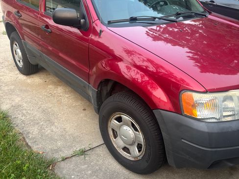 Used 2004 Ford Escape XLS AWD/4WD image 1