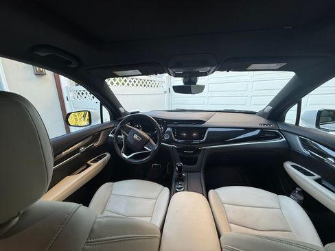 Used 2023 Cadillac XT6 Sport w/ Technology Package AWD/4WD image 18