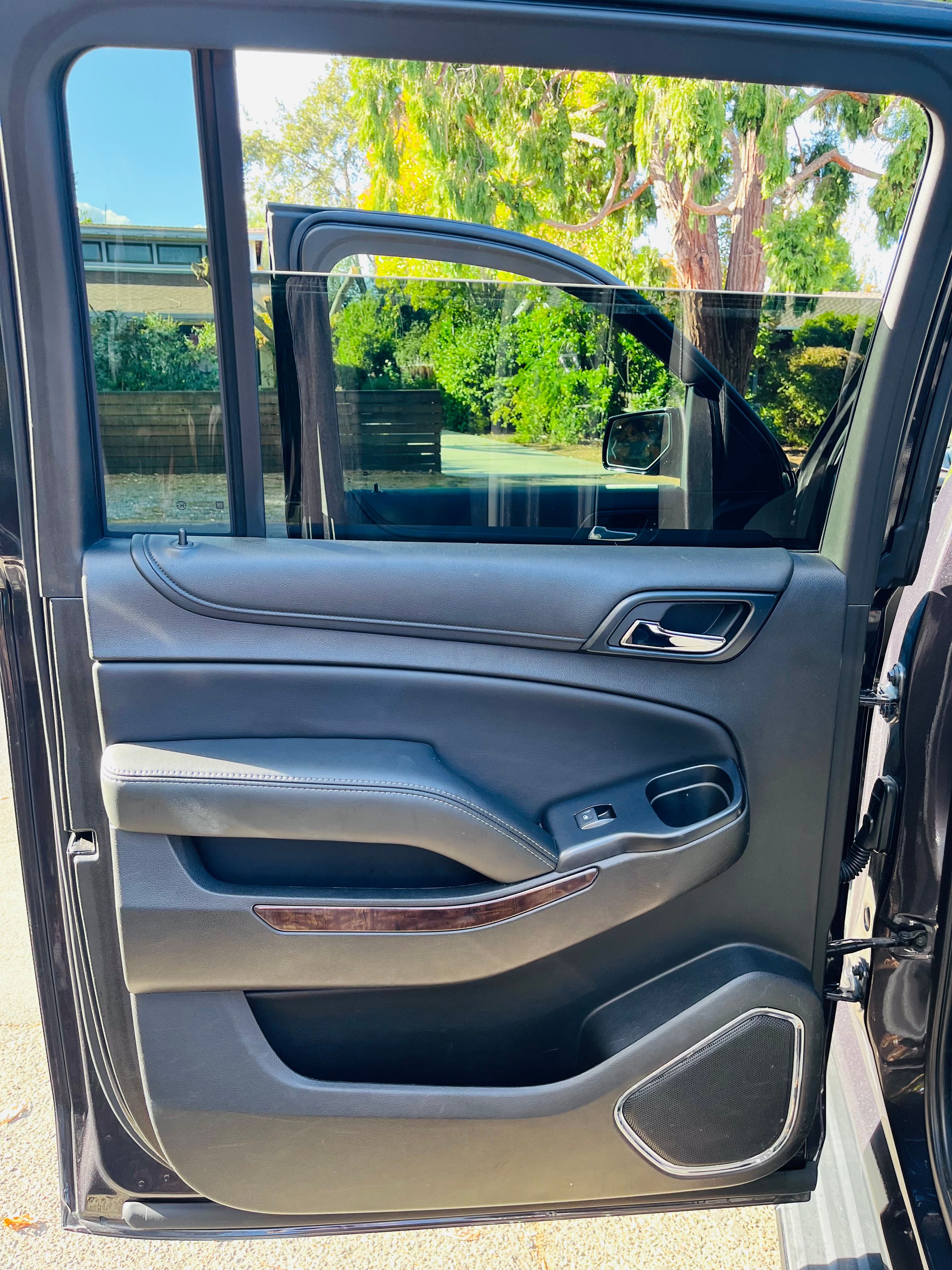 Used 2018 Chevrolet Suburban LT w/ Luxury Package AWD/4WD image 10