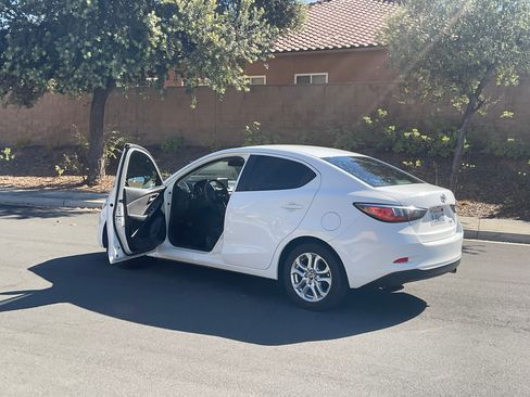 Used 2017 Toyota Yaris iA FWD image 4