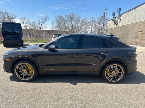 Used 2022 Porsche Cayenne Turbo GT AWD/4WD image 2