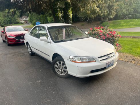 Used 2000 Honda Accord LX image 2