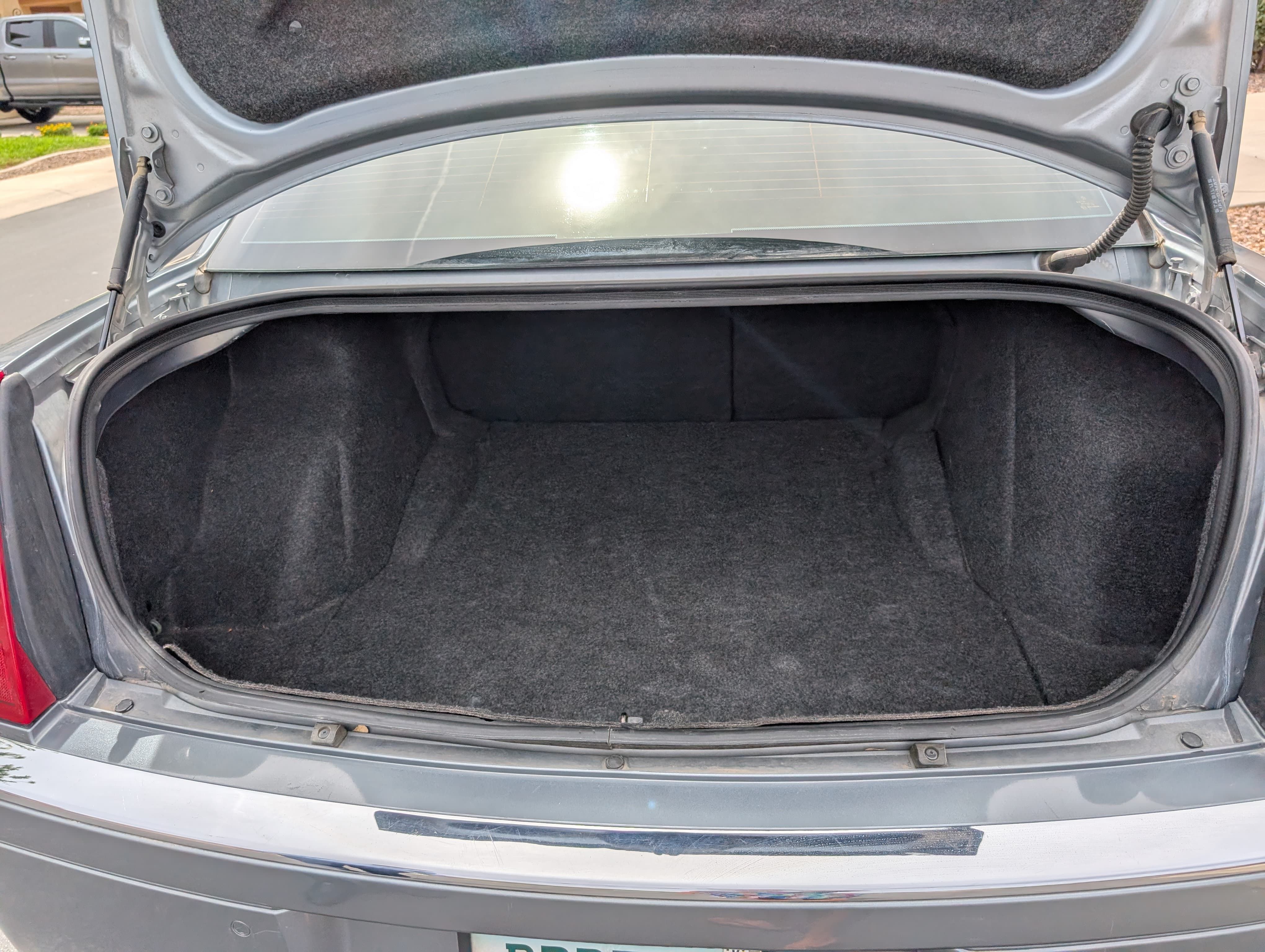 Used 2006 Chrysler 300 C w/ Navigation & Sound Group II RWD image 11