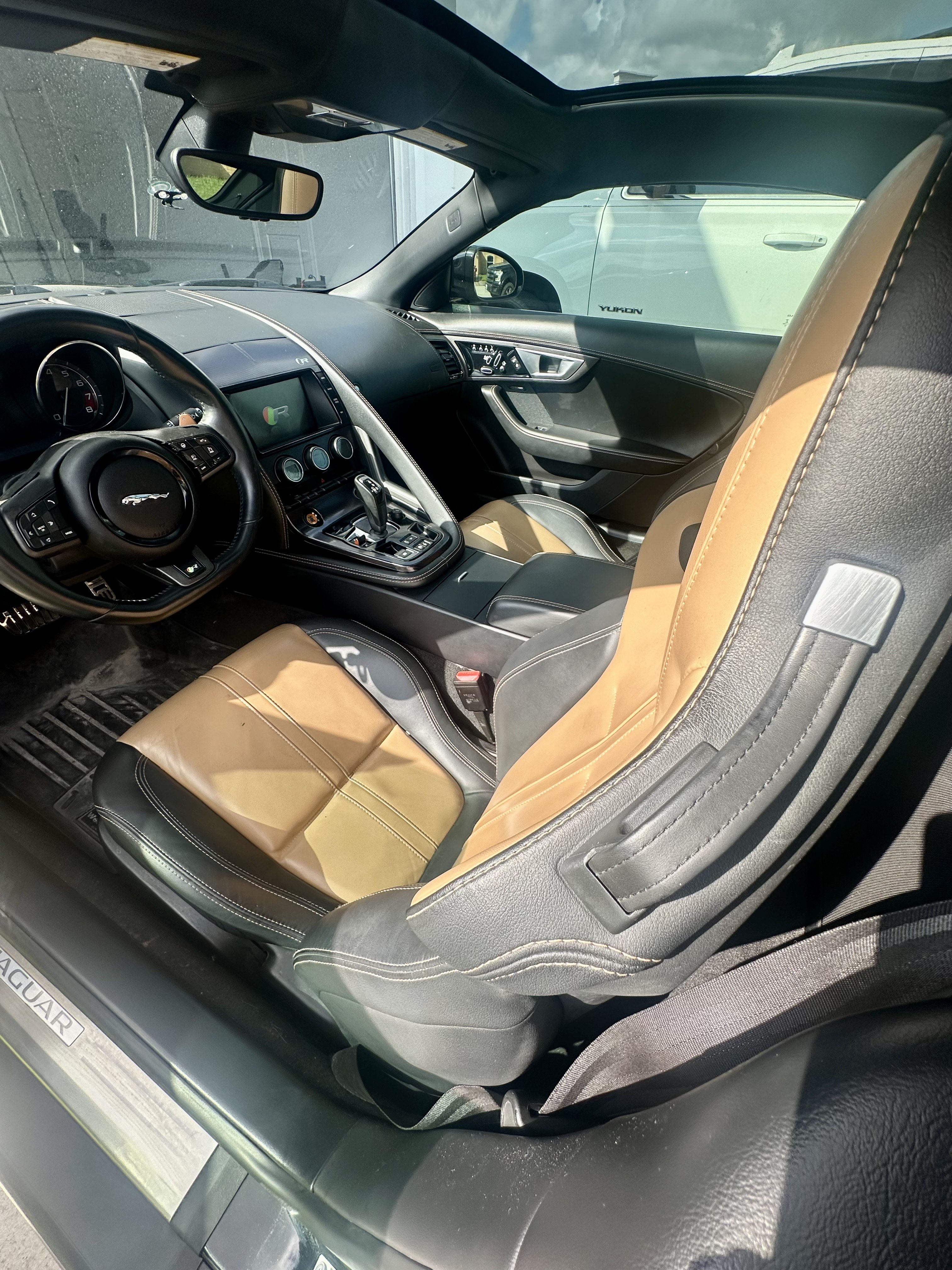 Used 2015 Jaguar F-TYPE R RWD image 9