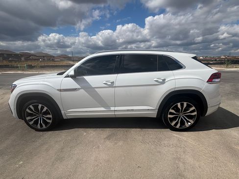 Used 2022 Volkswagen Atlas Cross Sport SEL Premium R-Line image 2