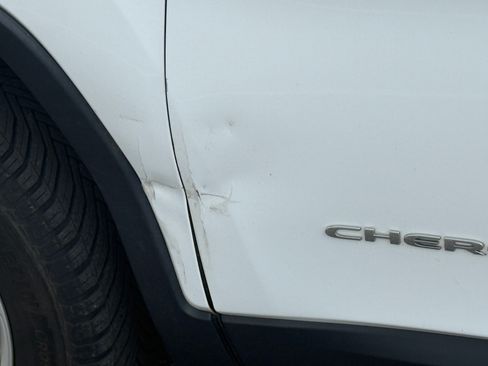 Used 2015 Jeep Cherokee Latitude w/ Comfort/Convenience Group image 5