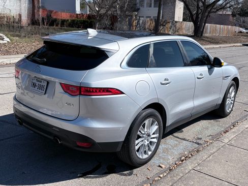 Used 2017 Jaguar F-PACE Prestige image 6