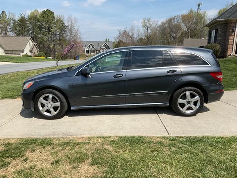 Used 2011 Mercedes-Benz R 350 4MATIC image 1