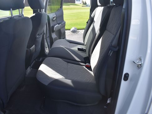 Used 2023 Toyota Tacoma TRD Off-Road image 9