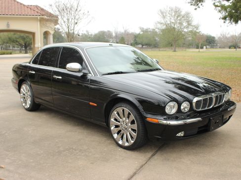 Used 2004 Jaguar XJ8 image 9