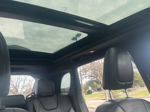 Used 2019 Jeep Cherokee High Altitude image 14