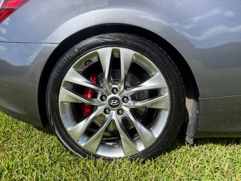 Used 2015 Hyundai Genesis 3.8 image 12