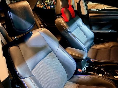 Used 2018 Toyota Corolla SE image 13