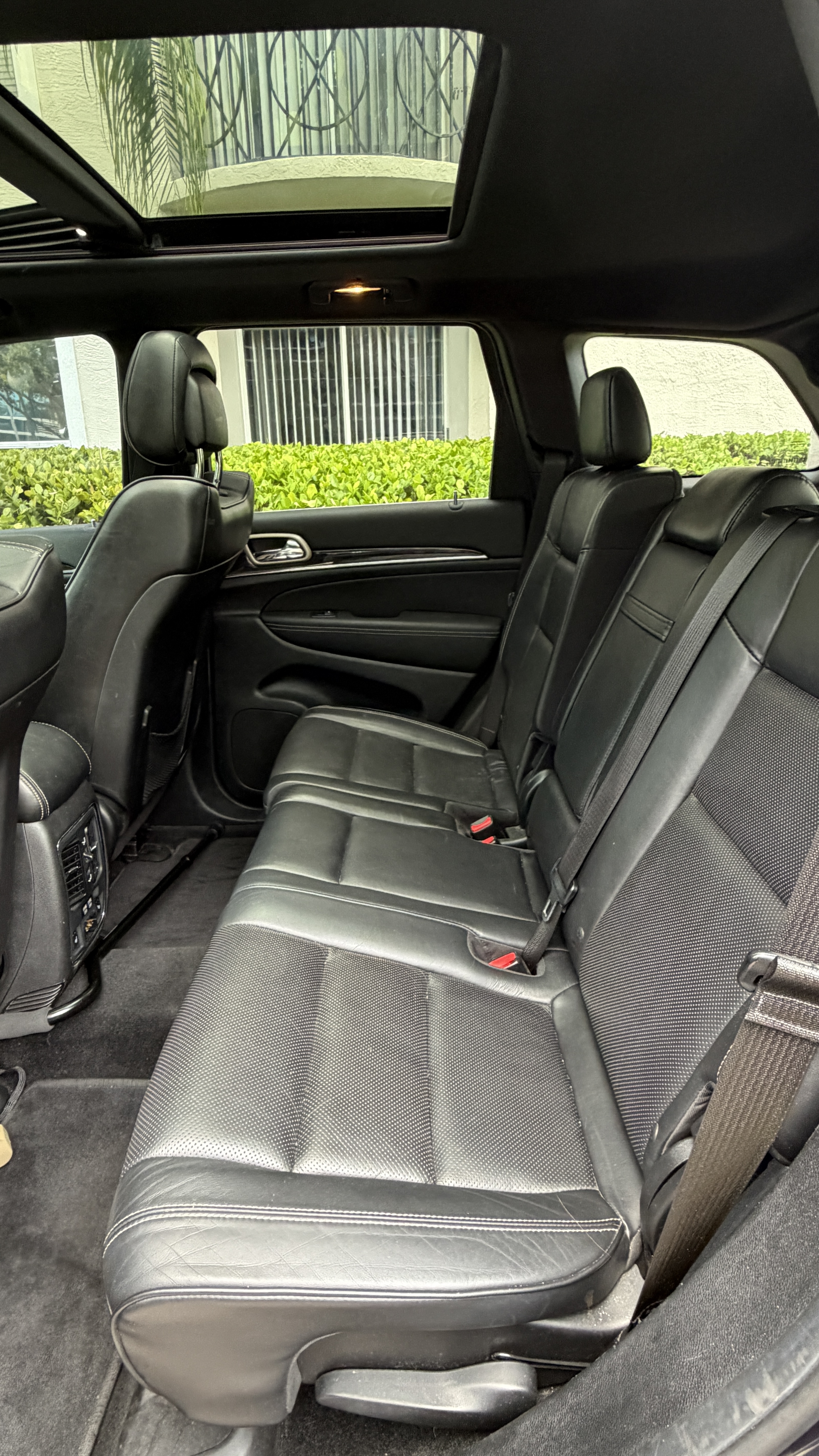 Used 2014 Jeep Grand Cherokee Overland AWD/4WD image 13