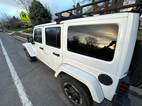 Used 2014 Jeep Wrangler Unlimited Sahara image 9